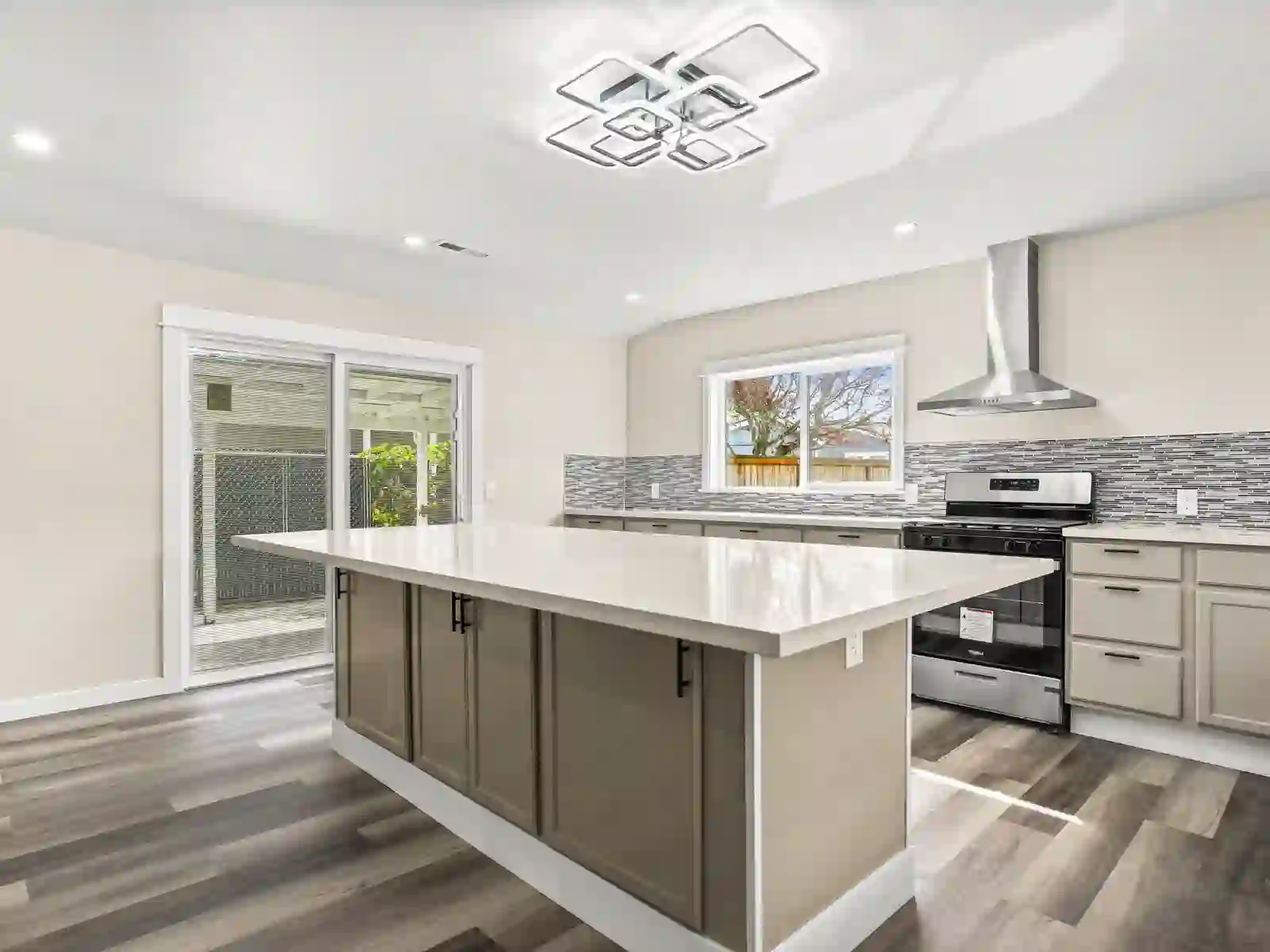 2221 NE 9th Avenue, Hillsboro, OR